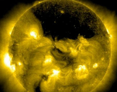 科学家发现黑洞吃太阳完整过程