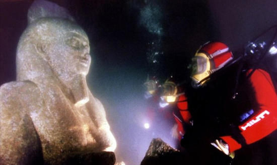 水中沉睡千年，埃及古城珍宝重现天日