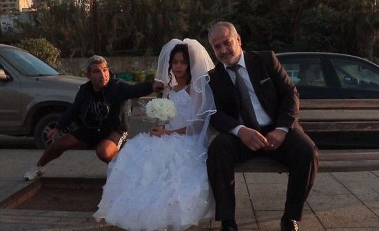 12岁女孩与老人拍婚纱照 如何看待“老少配”？