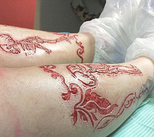 太惊悚了！这个纹身是用手术刀挑开人体皮肤涂抹墨汁