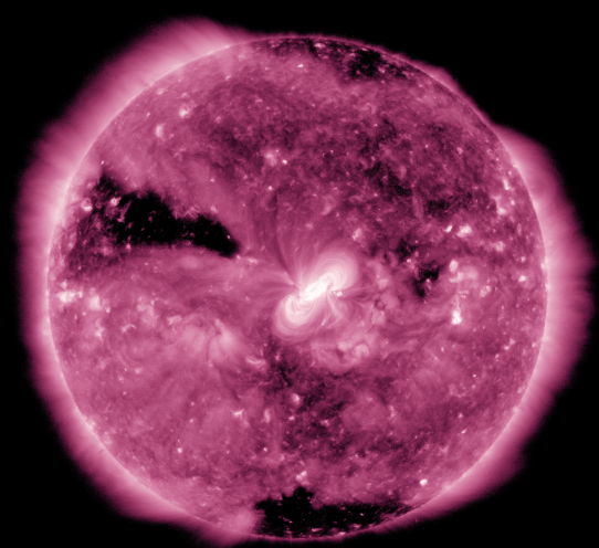 NASA分享从太空拍摄的“紫色”日全食画面