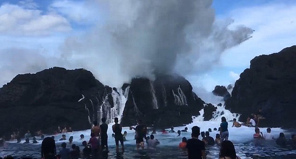 天然淋浴！菲律宾海边环礁湖变天然浴场