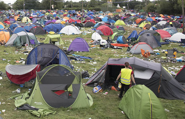 英伯克郡10万人参加阅读节留下逾6万顶帐篷